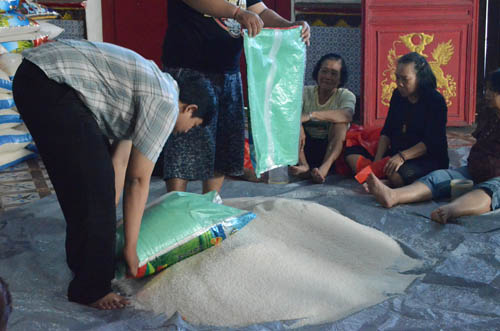 persiapan_bingkisan_04